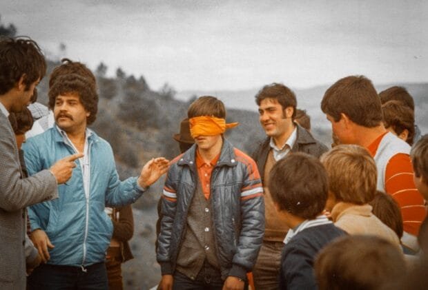 jogo com olhos vendados